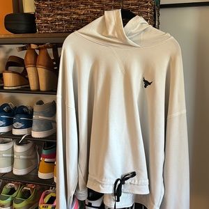 Under armor pull over